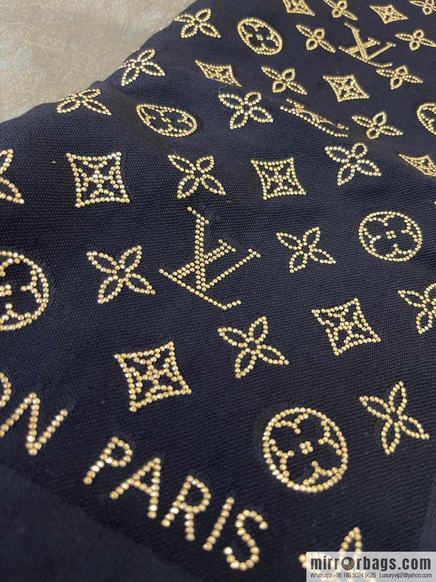 LV Louis Vuitton silk and wool blend shawl M76641 M70670