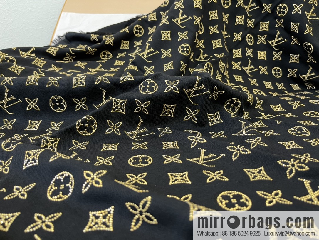 LV Louis Vuitton silk and wool blend shawl M76641 M70670