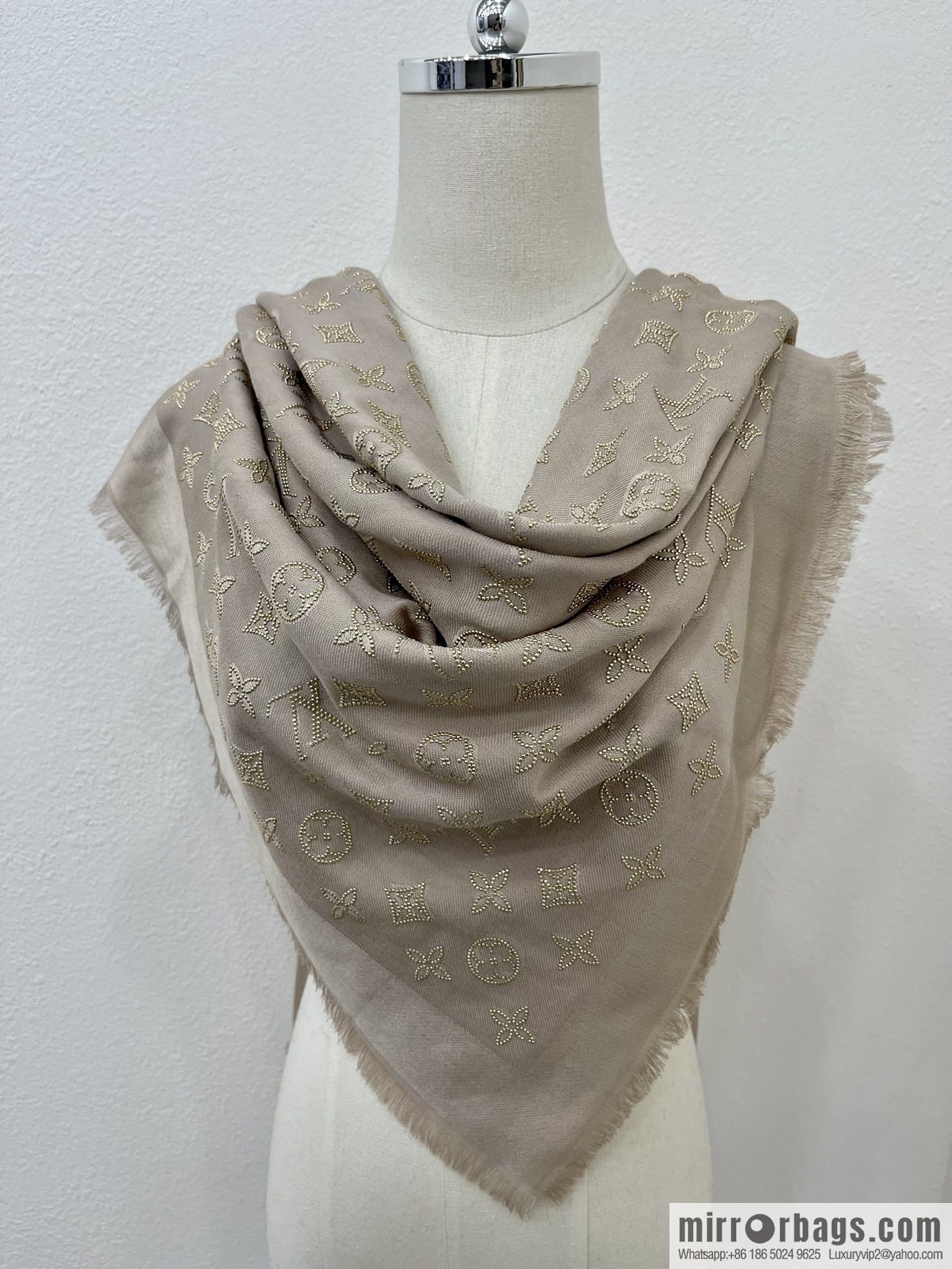 LV Louis Vuitton silk and wool blend shawl M76641 M70670
