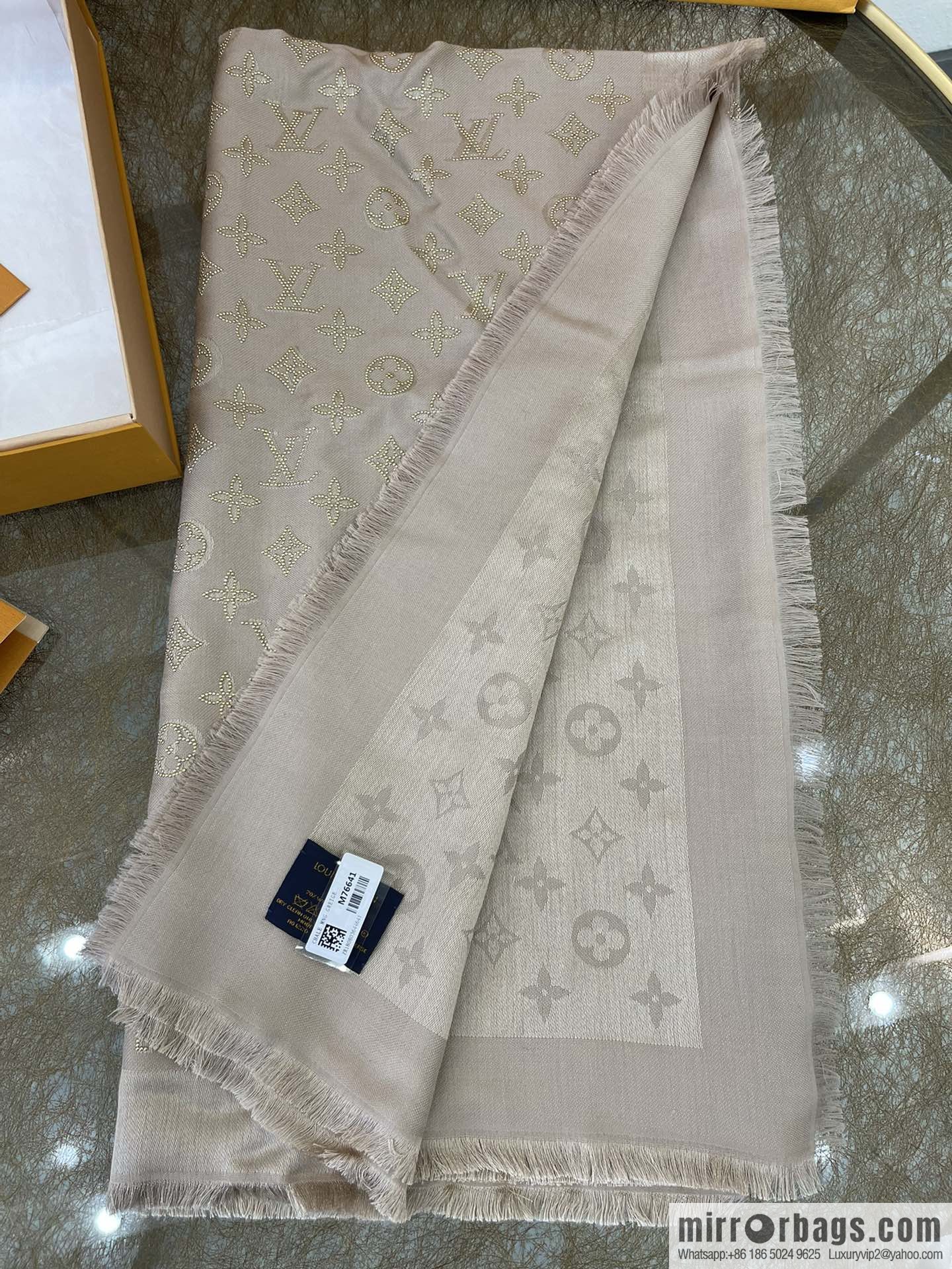LV Louis Vuitton silk and wool blend shawl M76641 M70670