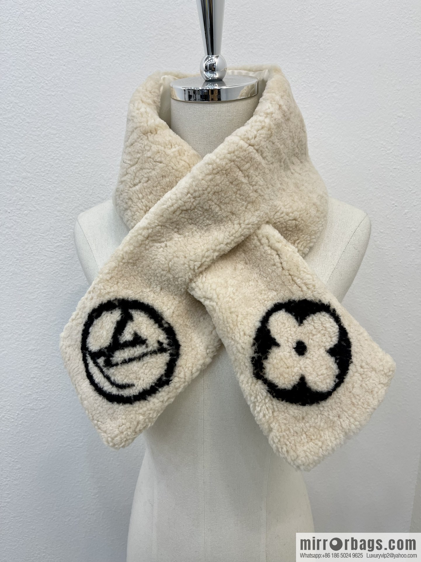 LV Louis Vuitton Shearlingram 100% wool scarf M76452