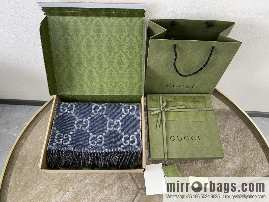 GUCCI Gucci GG pattern double-sided wool scarf 676610