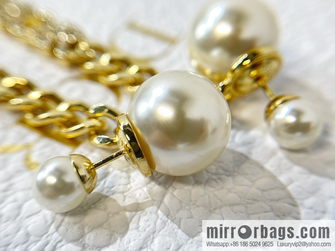 New ☑️ Dior full diamond letter size pearl stud earrings