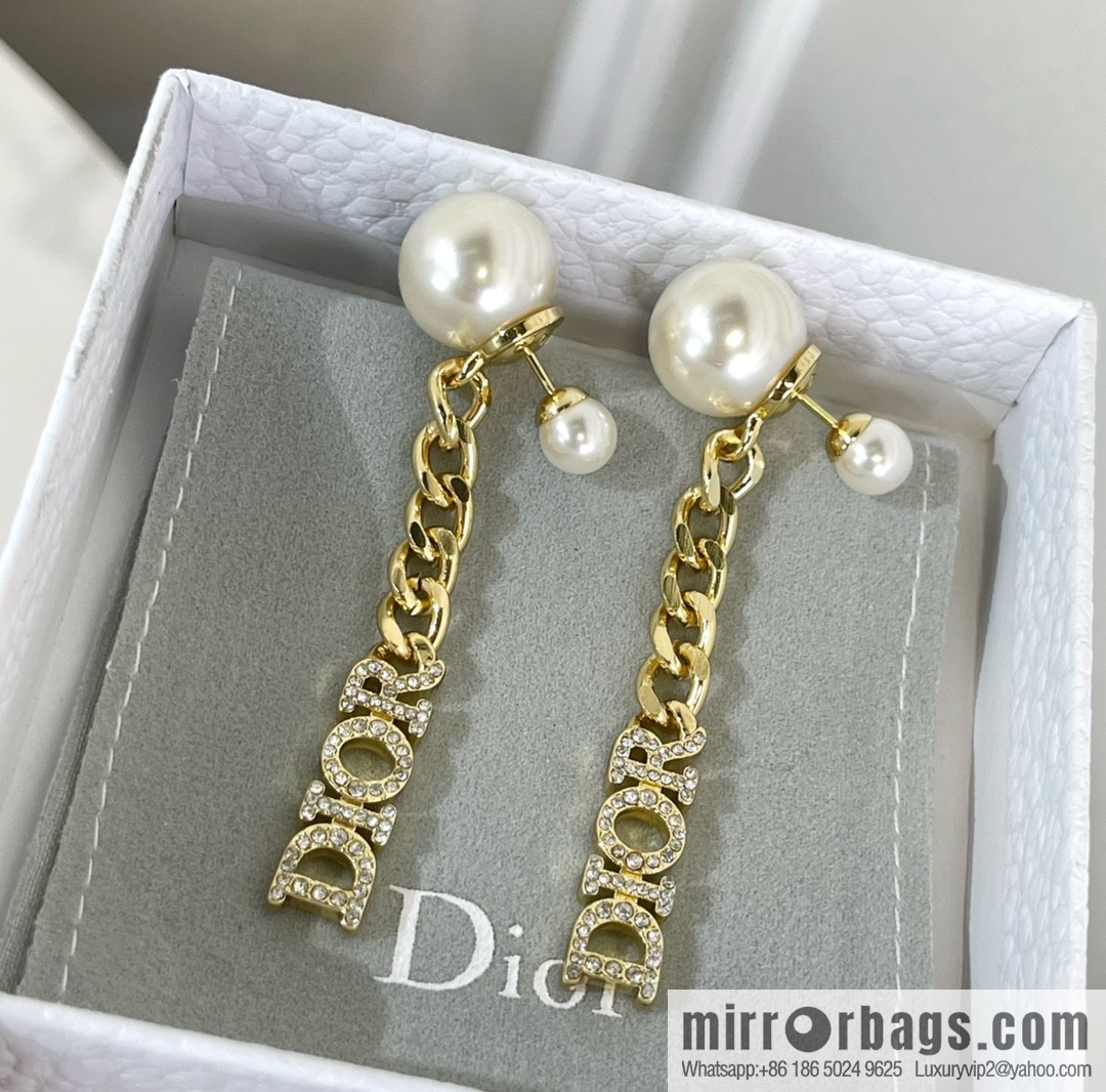 New ☑️ Dior full diamond letter size pearl stud earrings