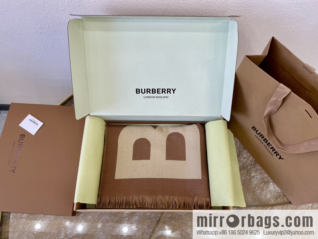 Burberry Burberry Men's and Women's Same Large Letter Wool Scarf