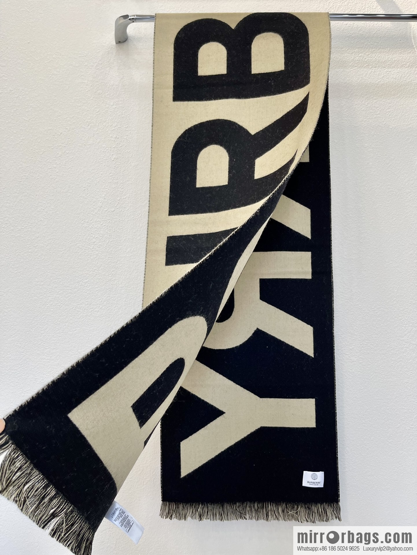Burberry Burberry Men's and Women's Same Large Letter Wool Scarf