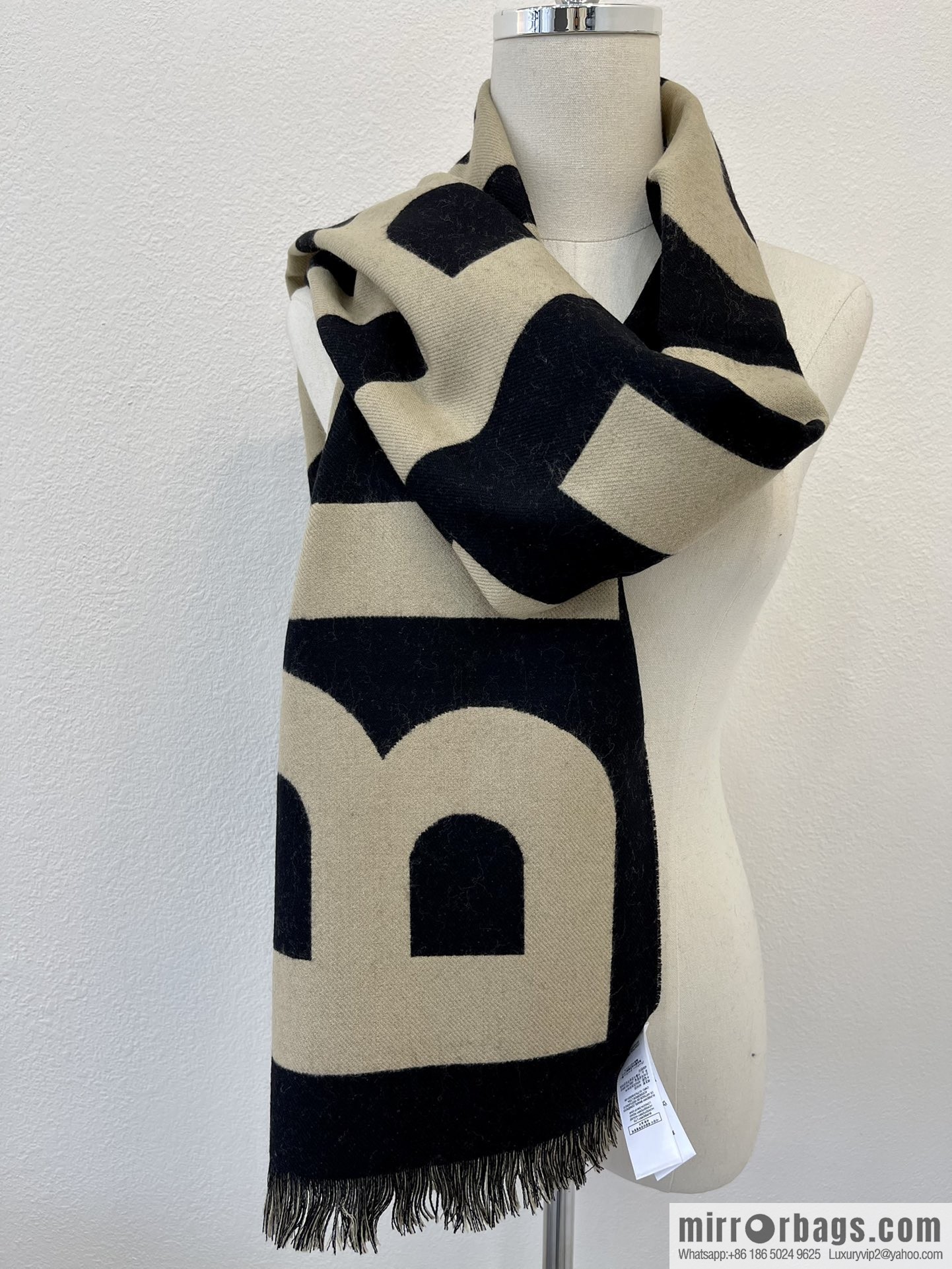 Burberry Burberry Men's and Women's Same Large Letter Wool Scarf