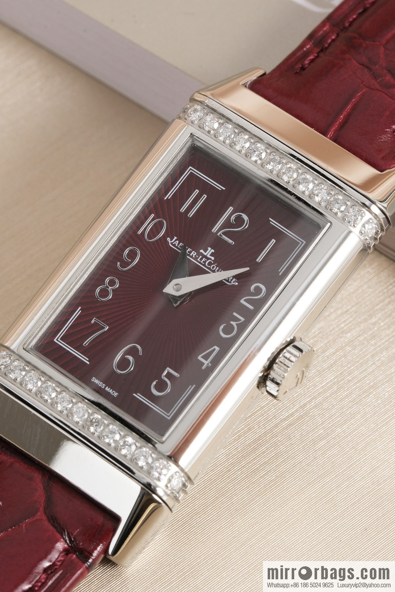 White dial, dark blue strap REF.3288420 Jaeger-LeCoultre red dial, red strap REF.3288560 Princess-style hands watch