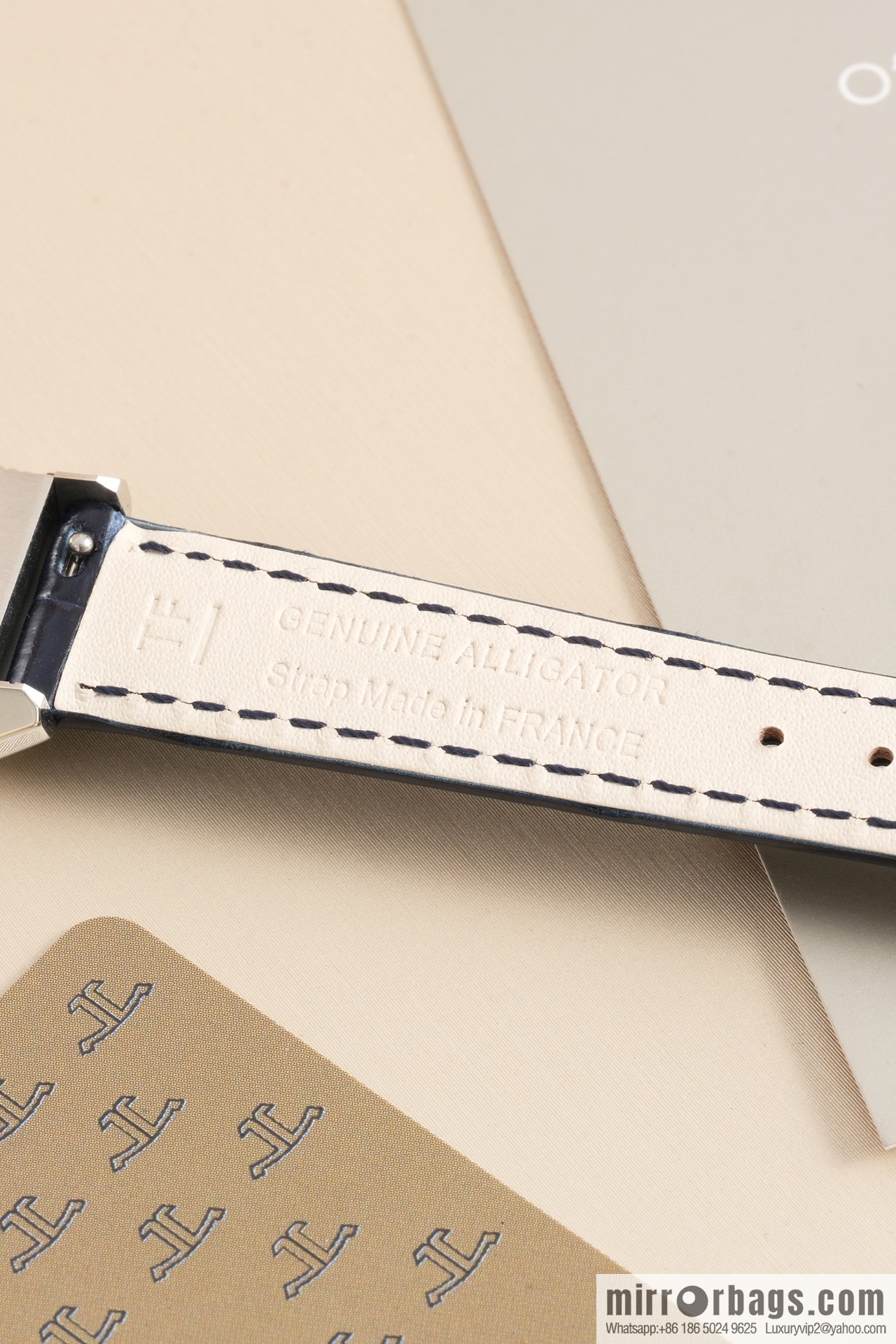 White dial, dark blue strap REF.3288420 Jaeger-LeCoultre red dial, red strap REF.3288560 Princess-style hands watch