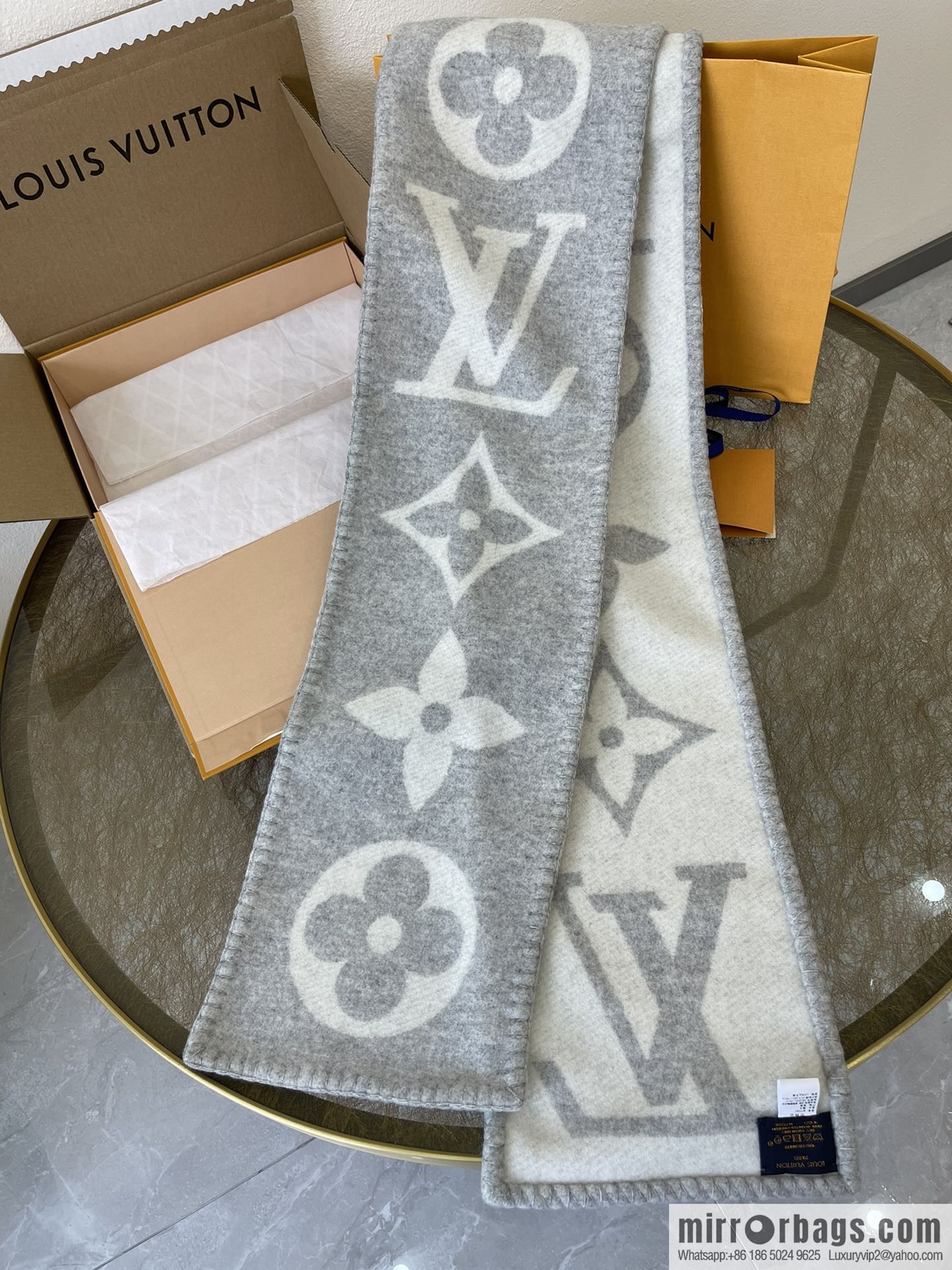 LV Louis Vuitton off-white 100% cashmere scarf M77389
