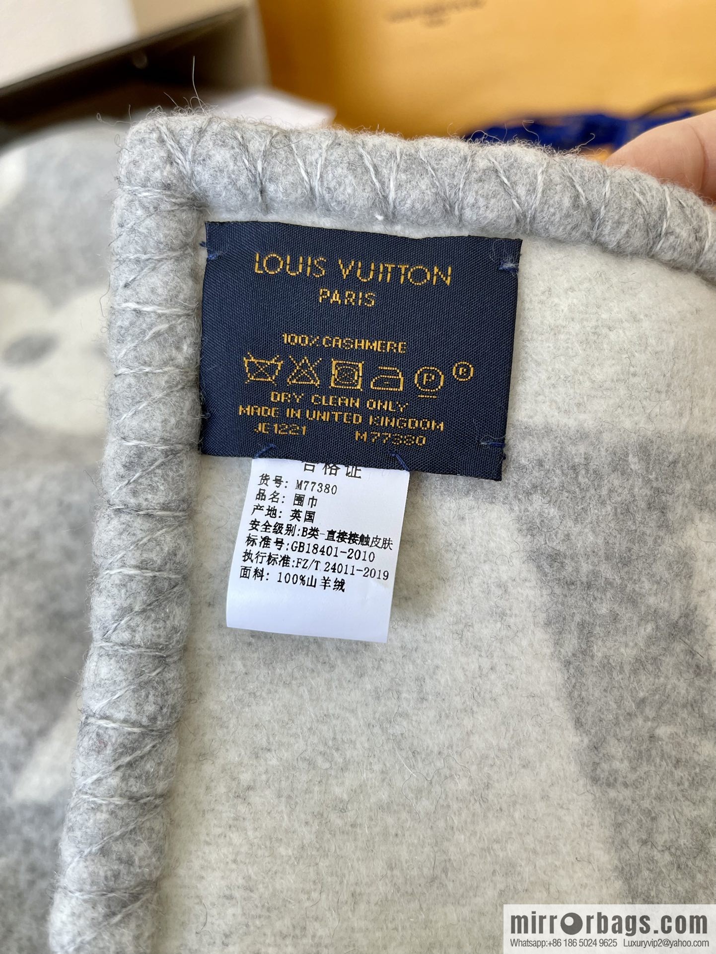 LV Louis Vuitton off-white 100% cashmere scarf M77389