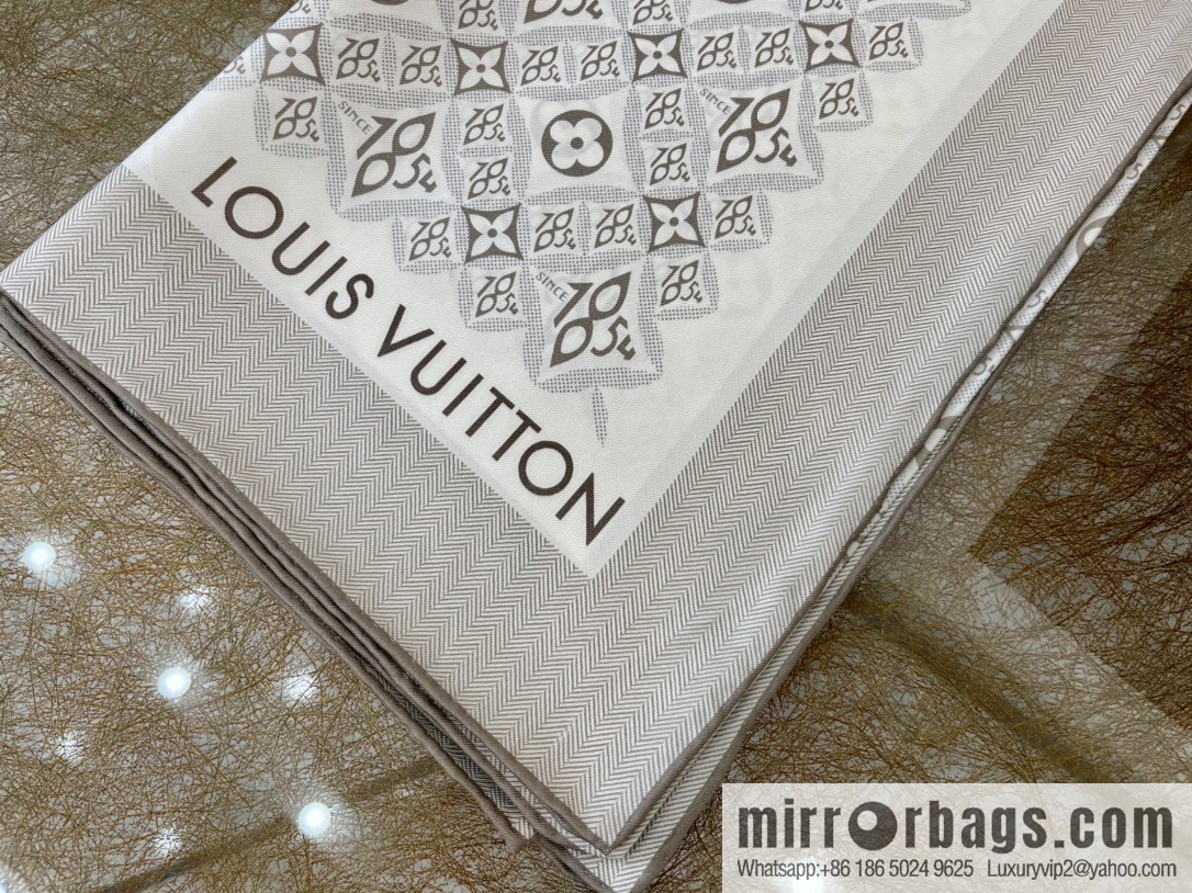 LV Louis Vuitton contrasting trim and handmade hemming 100% silk scarf M77443