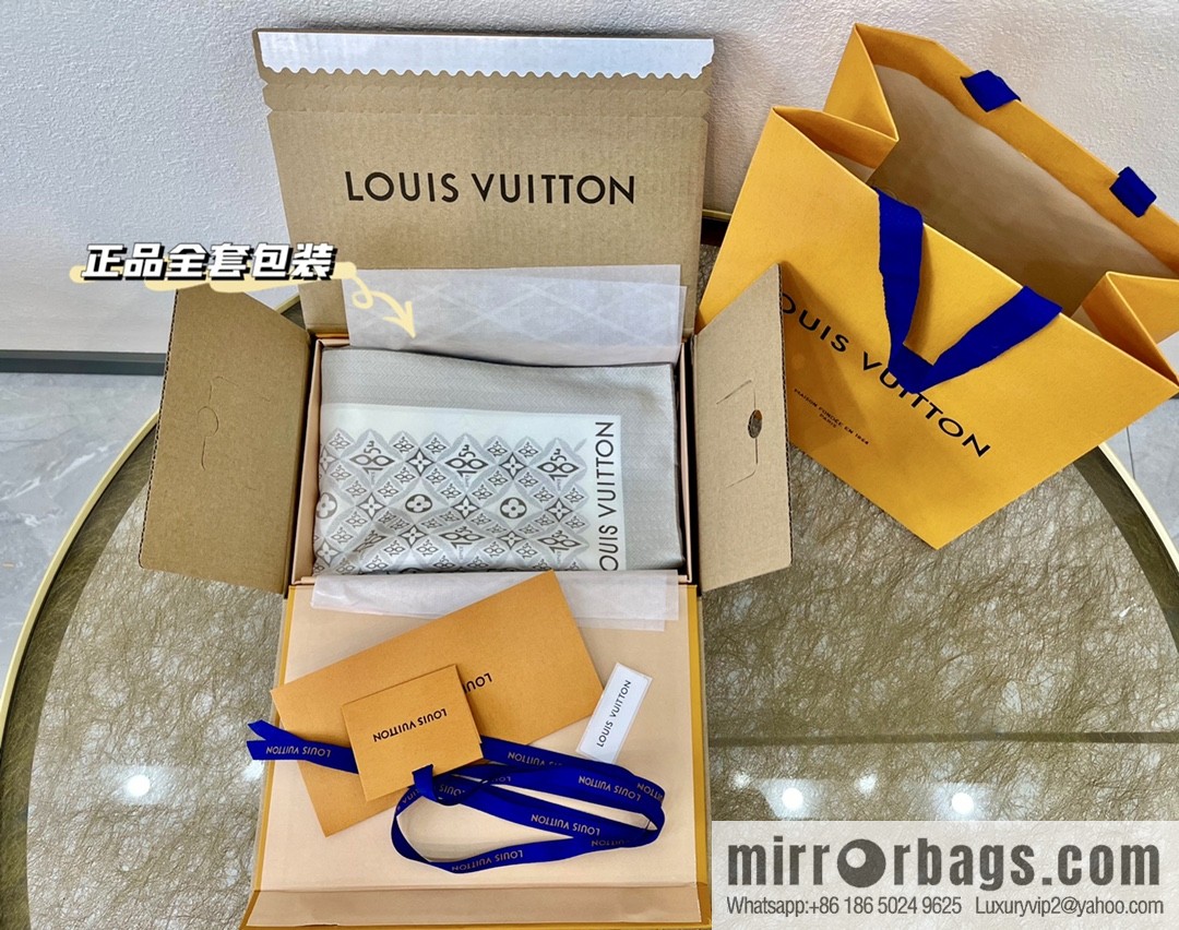 LV Louis Vuitton contrasting trim and handmade hemming 100% silk scarf M77443