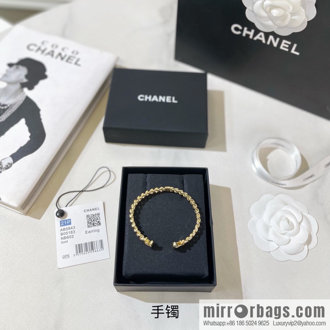 New ☑️ Chanel Double C Glossy Opening Bracelet