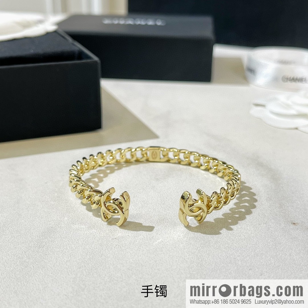 New ☑️ Chanel Double C Glossy Opening Bracelet