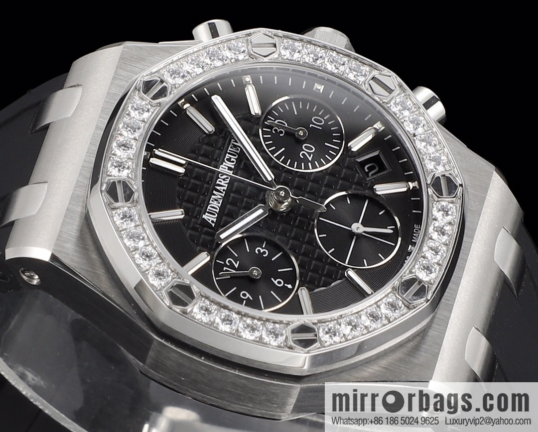 The new AP Audemars Piguet Royal Oak women's multi-function chronograph mechanical watch