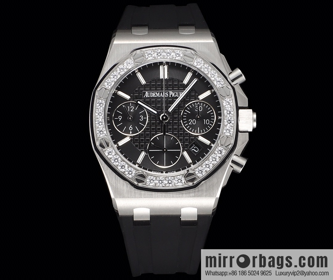 The new AP Audemars Piguet Royal Oak women's multi-function chronograph mechanical watch