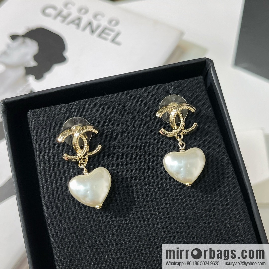 New ☑️ Chanel double c peach heart stud earrings