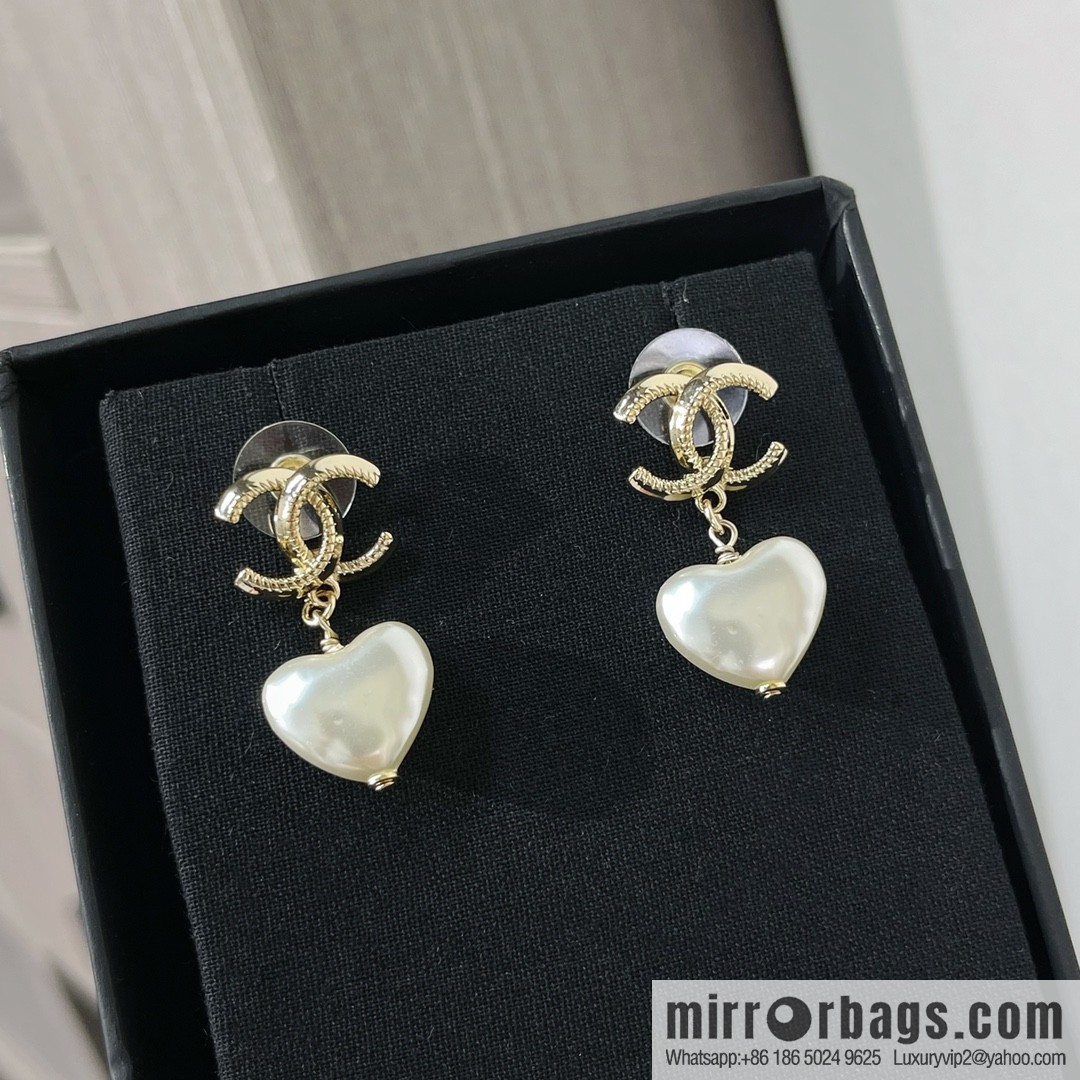 New ☑️ Chanel double c peach heart stud earrings