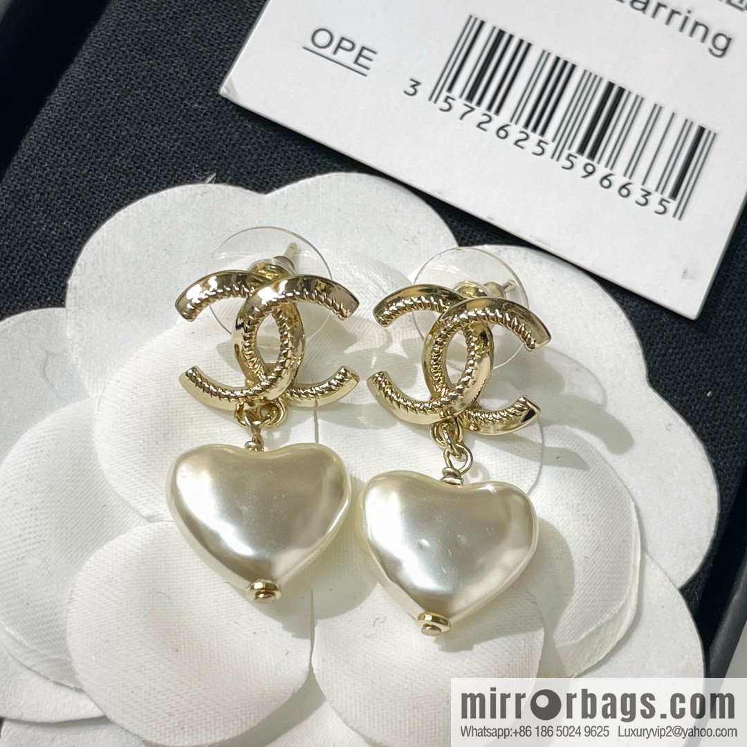 New ☑️ Chanel double c peach heart stud earrings