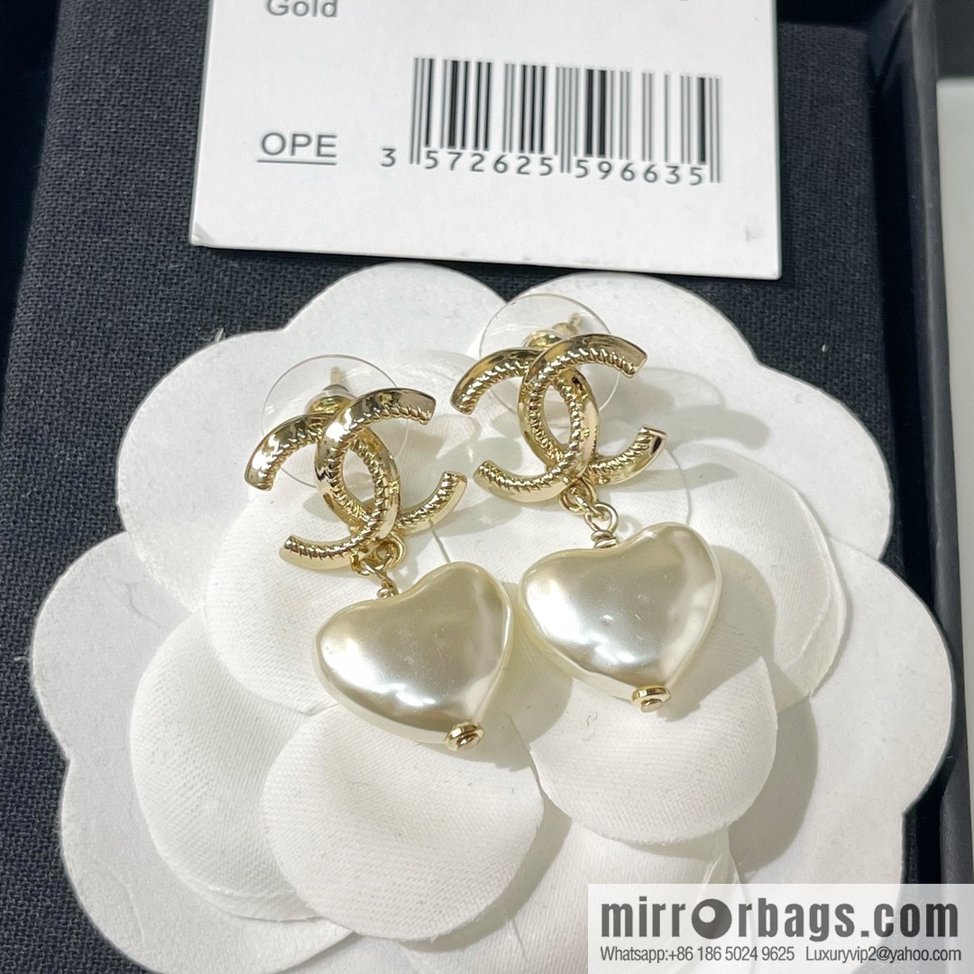 New ☑️ Chanel double c peach heart stud earrings