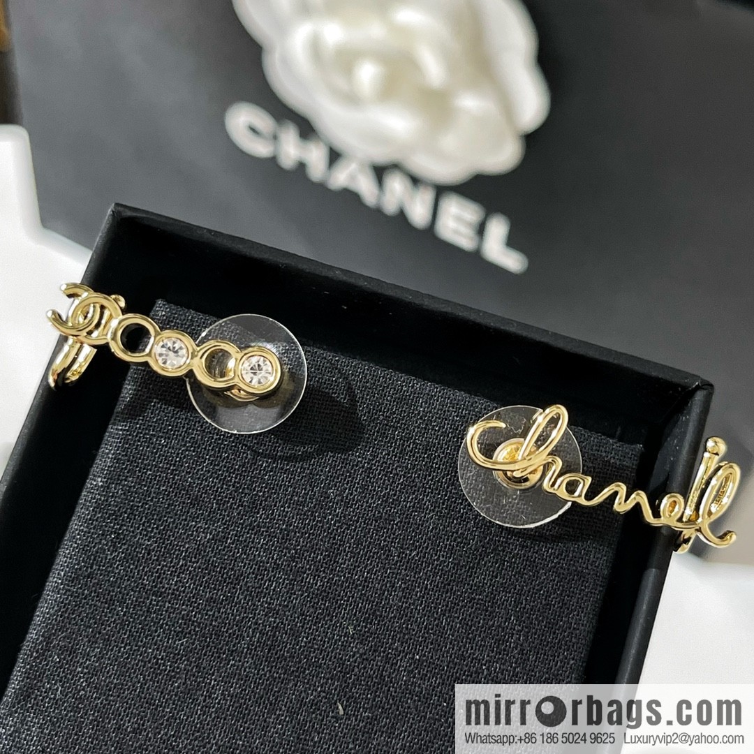 New ☑️ Chanel 2022 coco letter asymmetrical stud earrings ear hook
