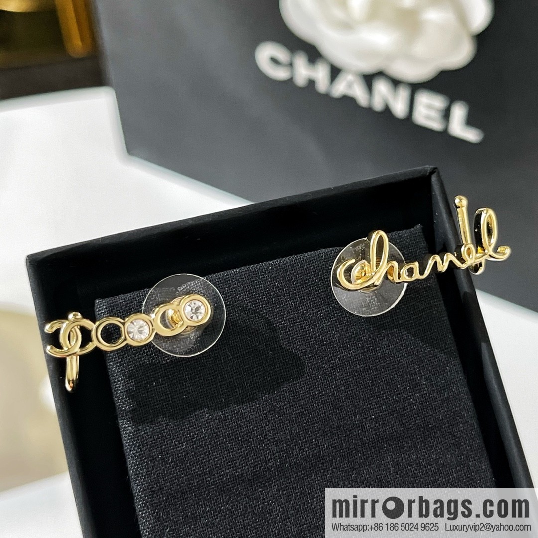 New ☑️ Chanel 2022 coco letter asymmetrical stud earrings ear hook