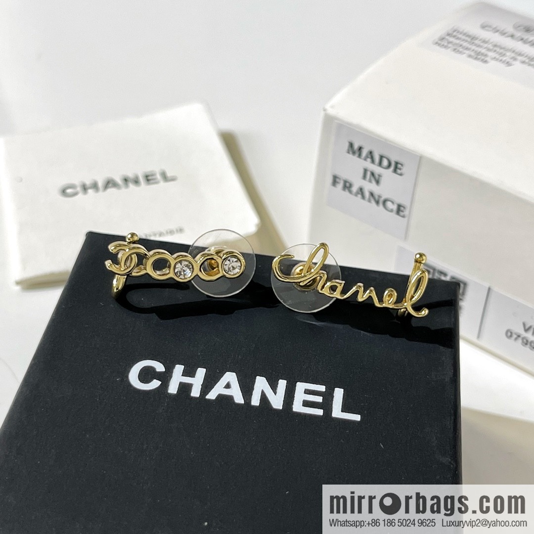 New ☑️ Chanel 2022 coco letter asymmetrical stud earrings ear hook