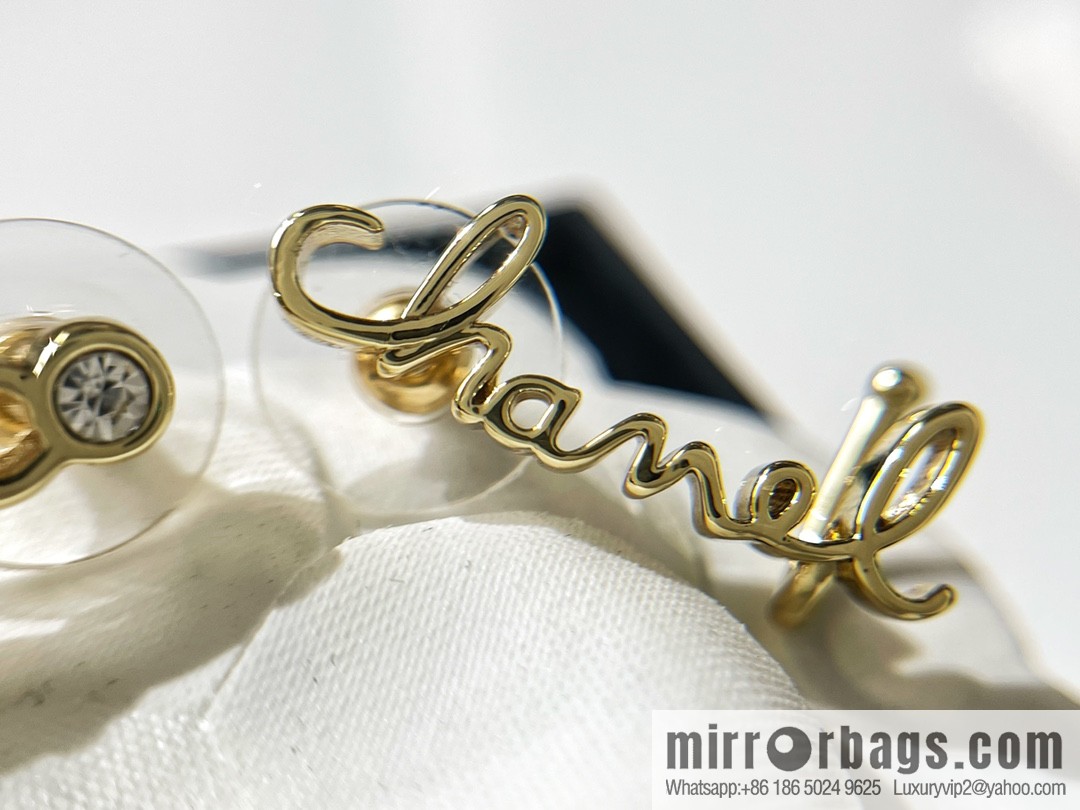 New ☑️ Chanel 2022 coco letter asymmetrical stud earrings ear hook