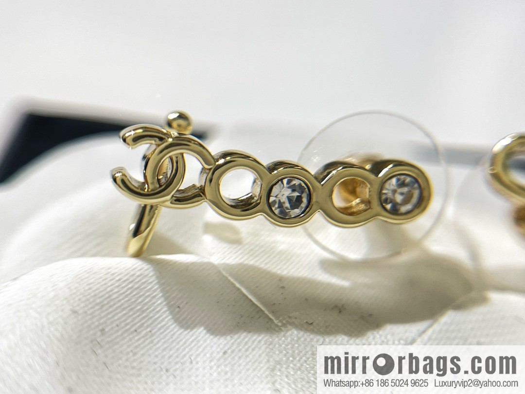 New ☑️ Chanel 2022 coco letter asymmetrical stud earrings ear hook
