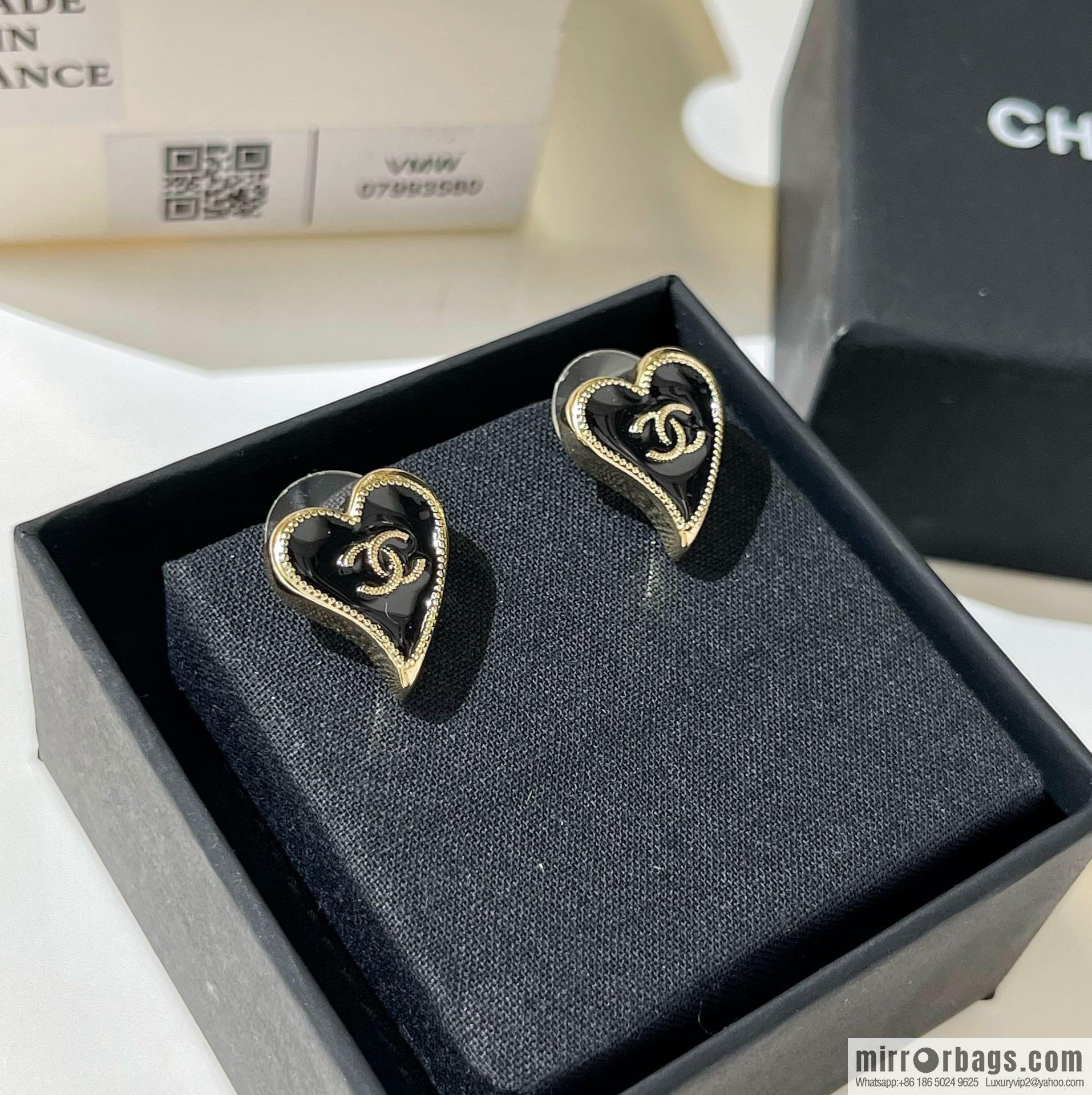 New ☑️ Chanel 2022 peach heart stud earrings