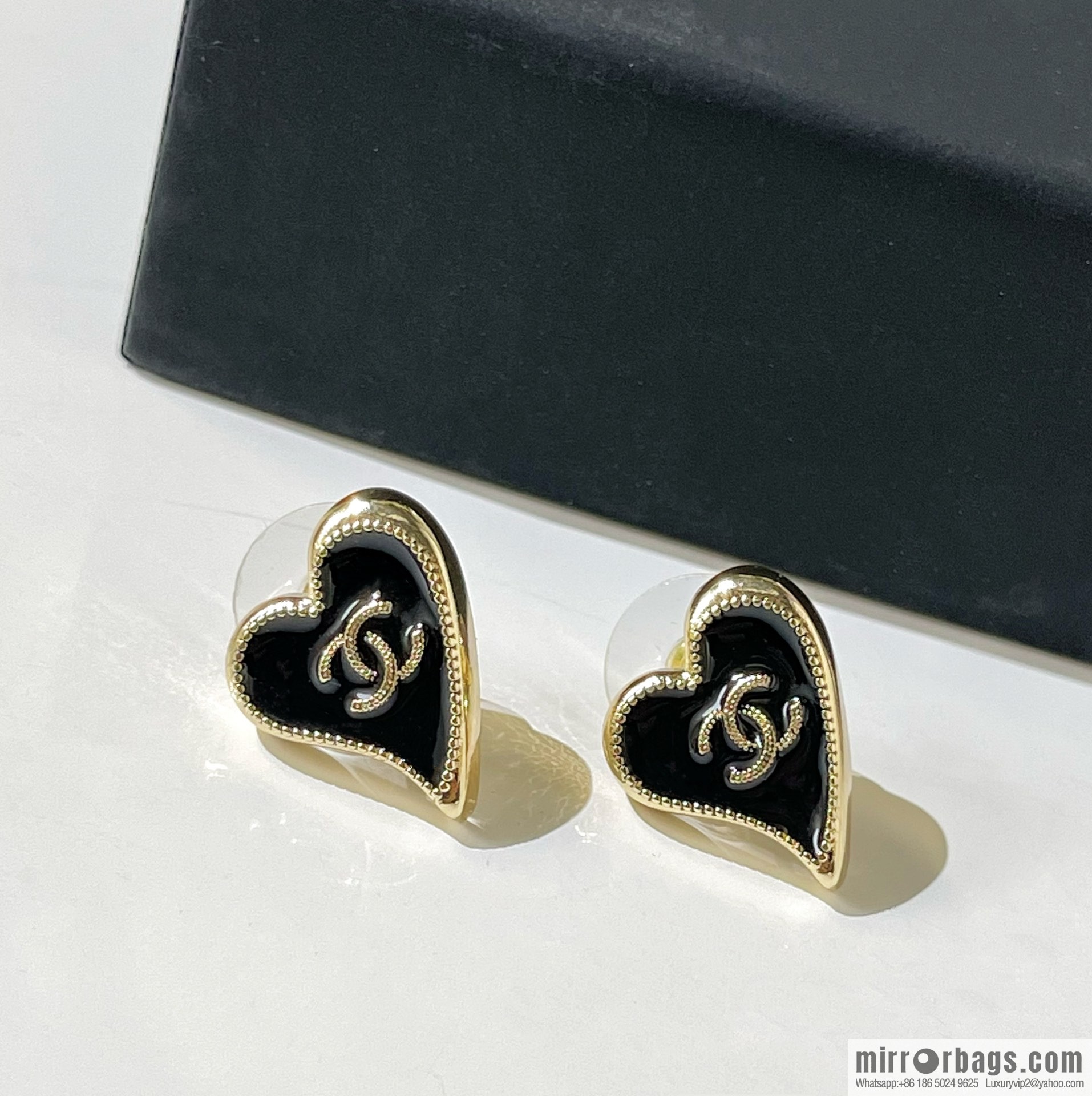 New ☑️ Chanel 2022 peach heart stud earrings