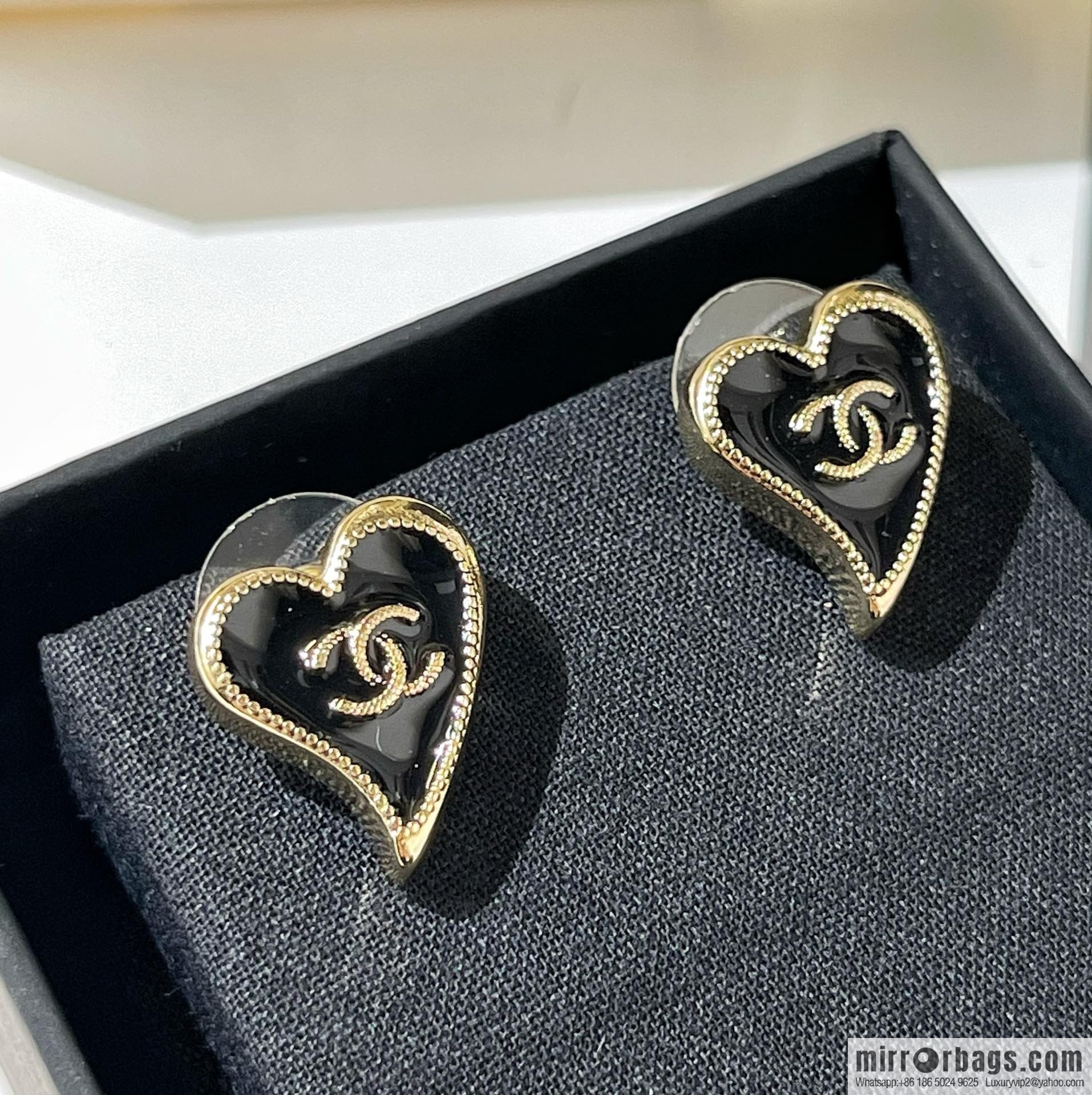 New ☑️ Chanel 2022 peach heart stud earrings