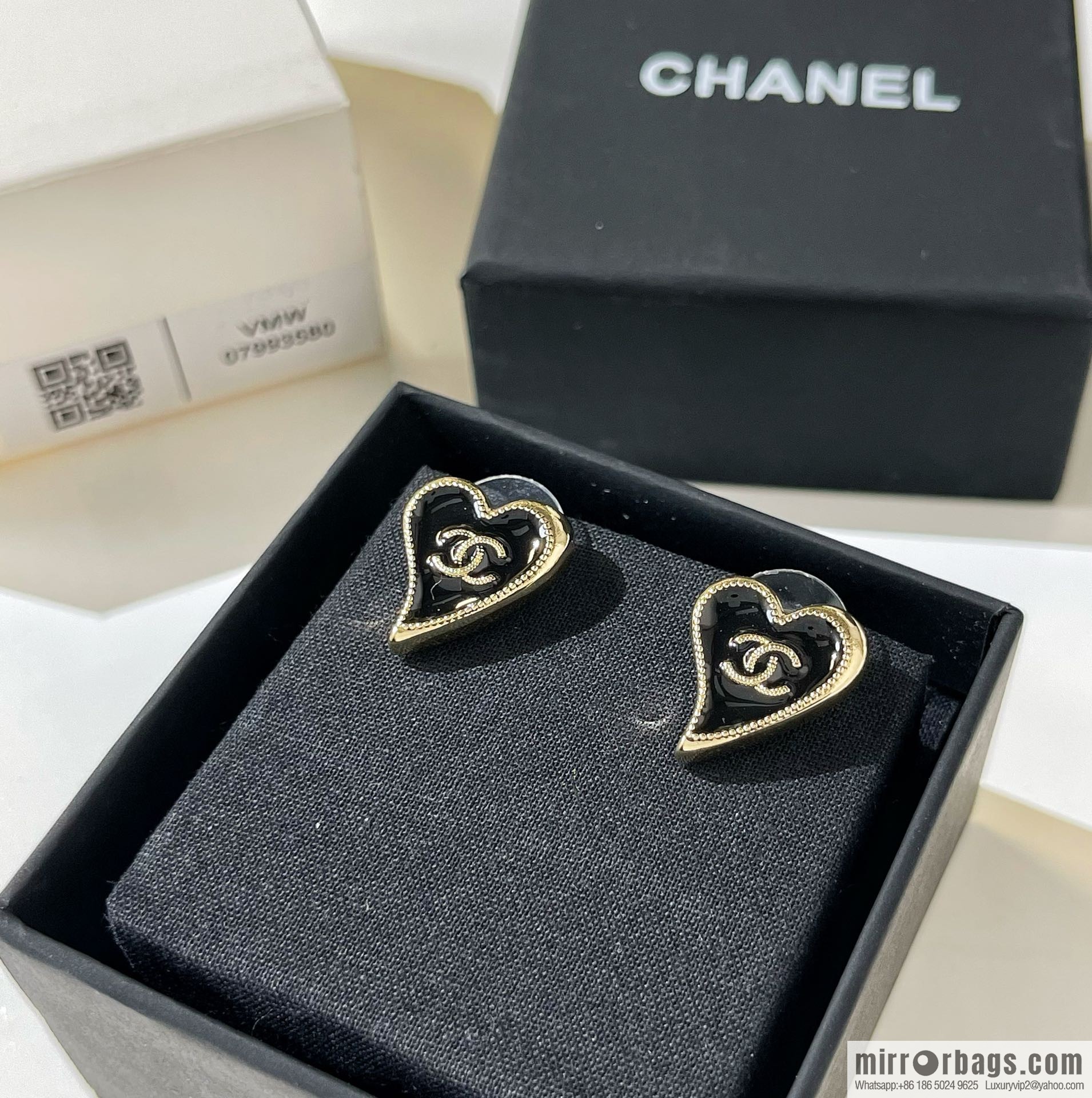 New ☑️ Chanel 2022 peach heart stud earrings