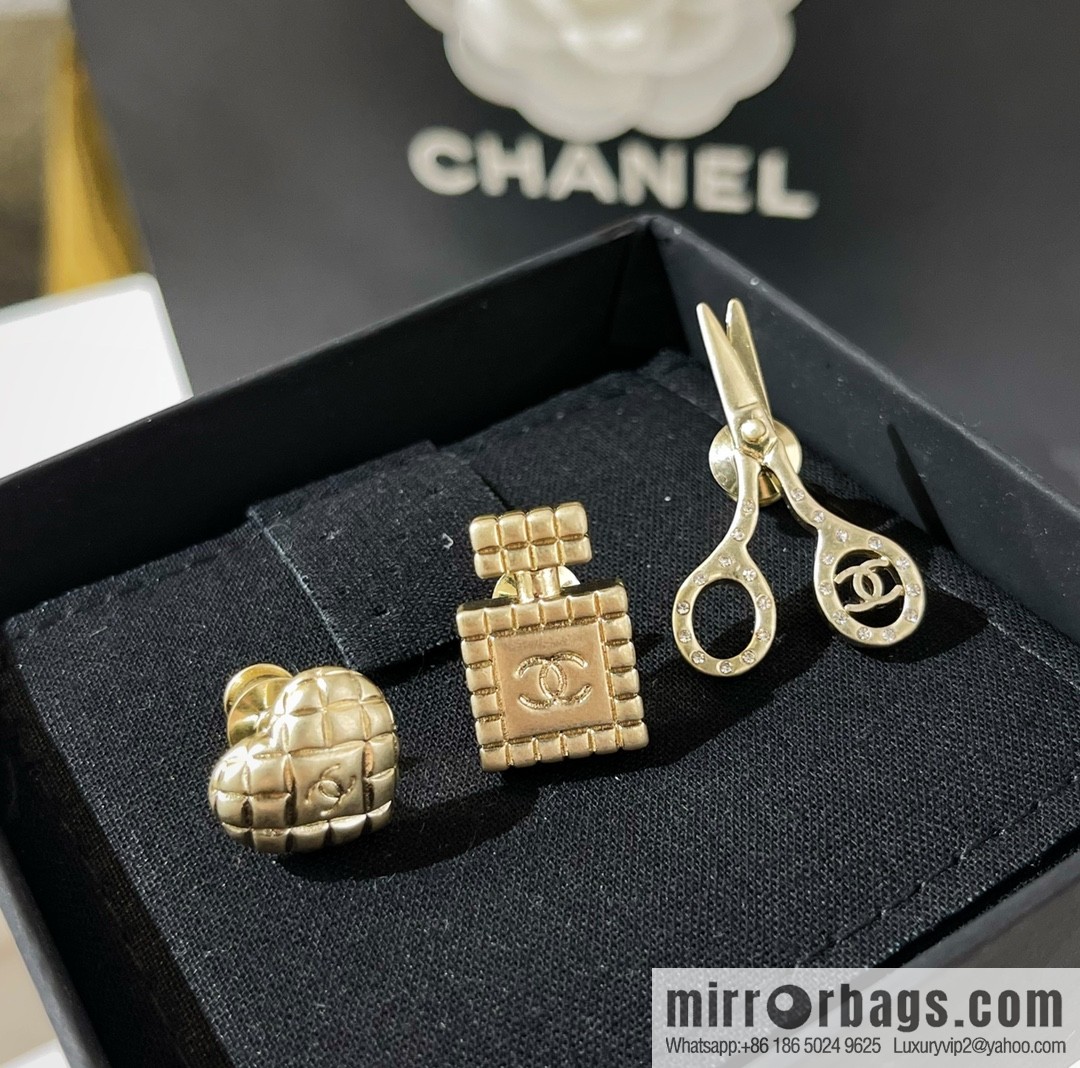 New Chanel three-piece set, scissors, perfume bottle, peach heart brooch