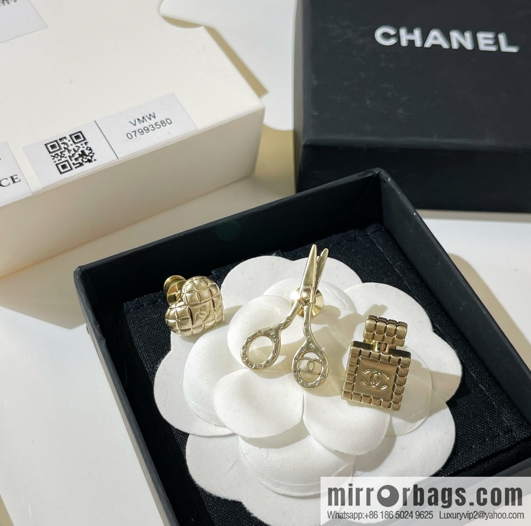 New Chanel three-piece set, scissors, perfume bottle, peach heart brooch