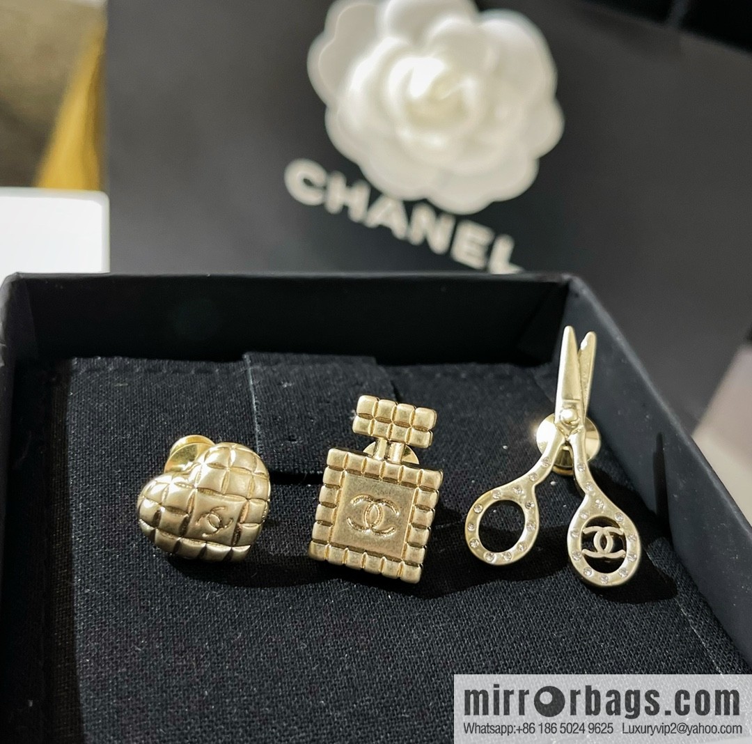 New Chanel three-piece set, scissors, perfume bottle, peach heart brooch