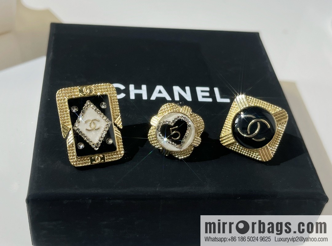 2021 new Chanel castle series three-piece brooch