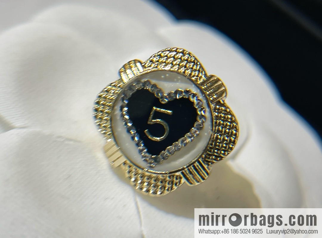 2021 new Chanel castle series three-piece brooch