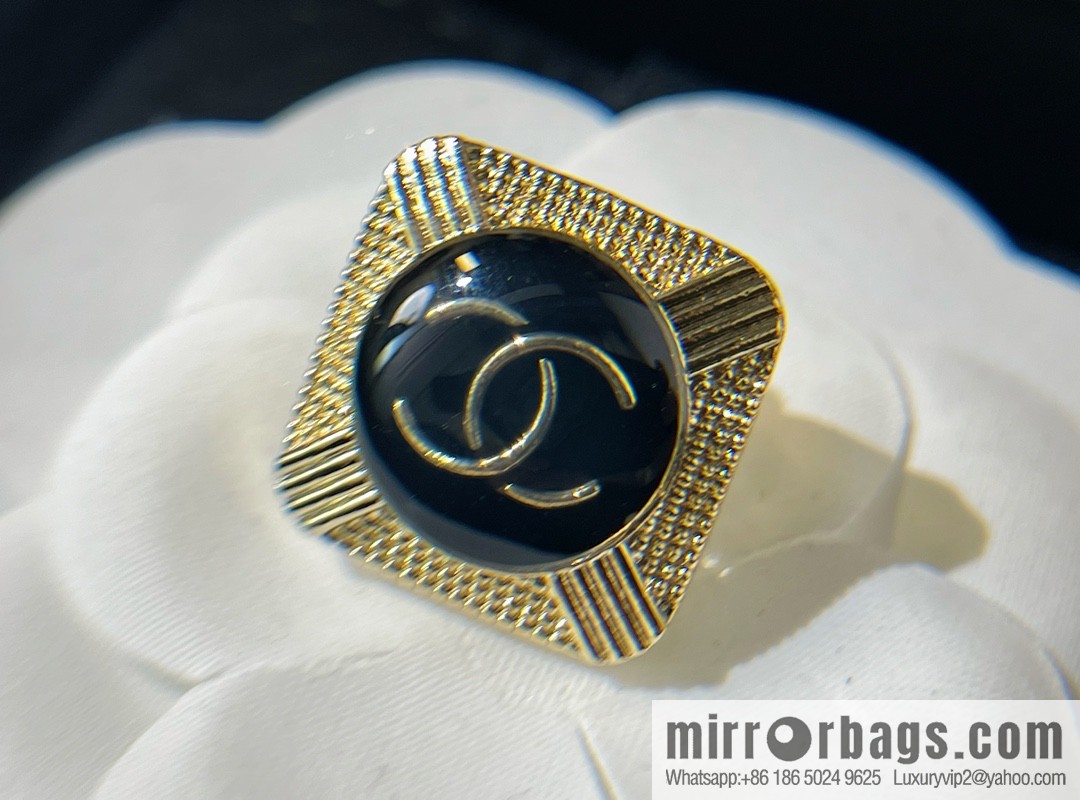 2021 new Chanel castle series three-piece brooch