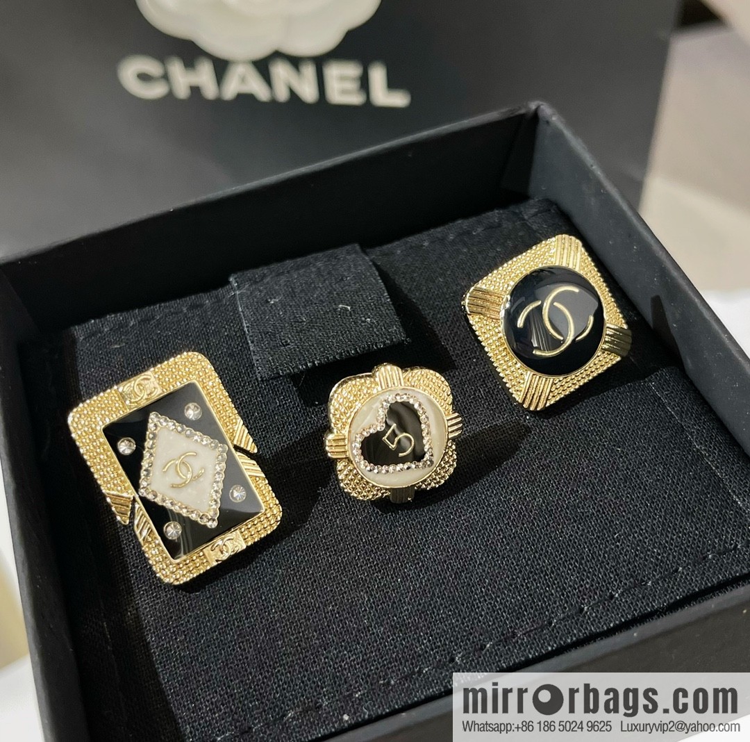 2021 new Chanel castle series three-piece brooch