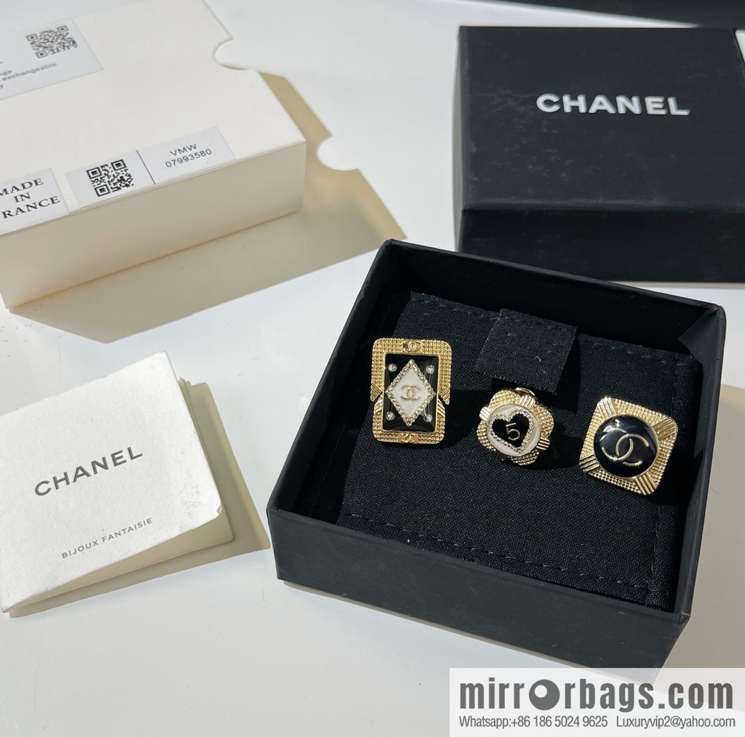 2021 new Chanel castle series three-piece brooch