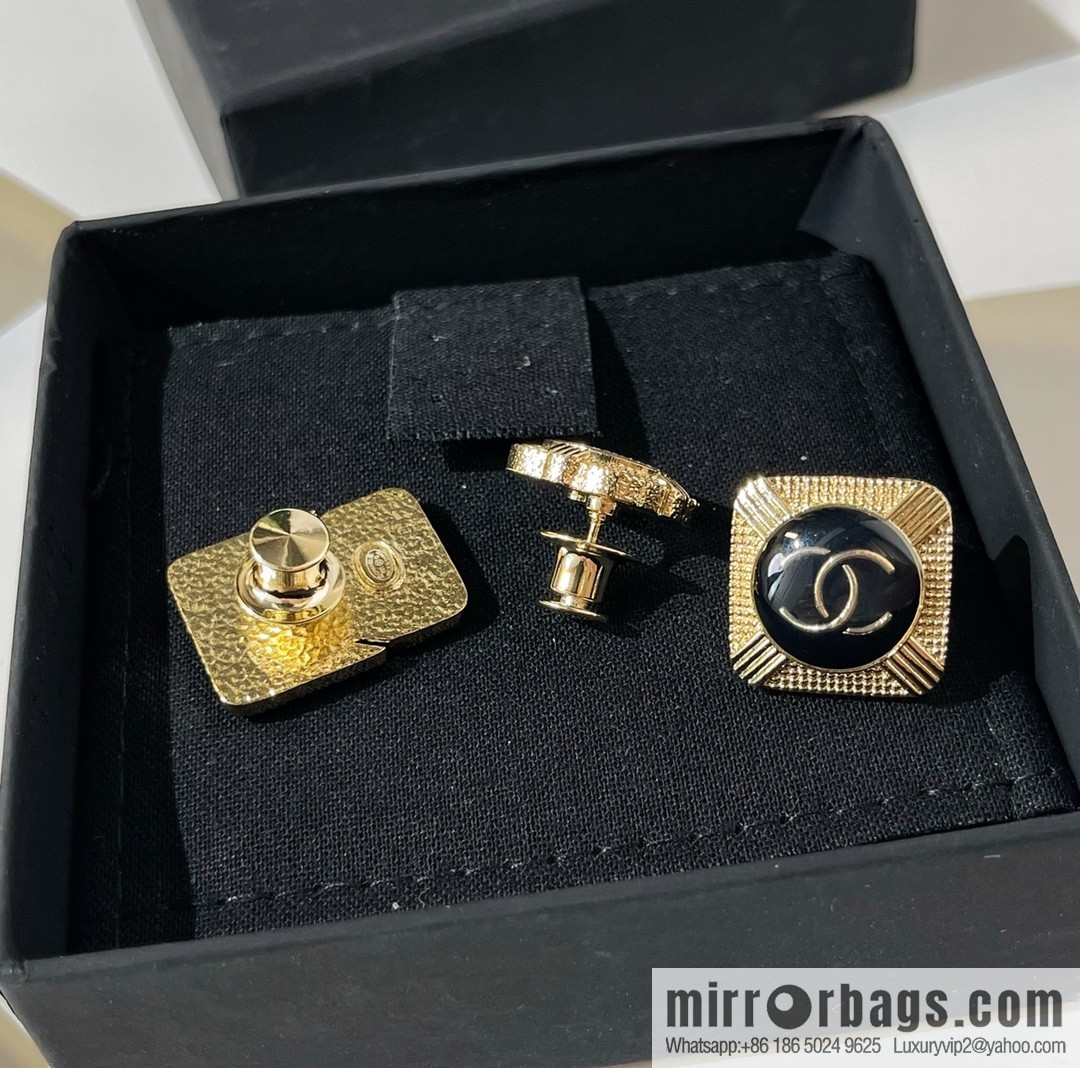 2021 new Chanel castle series three-piece brooch