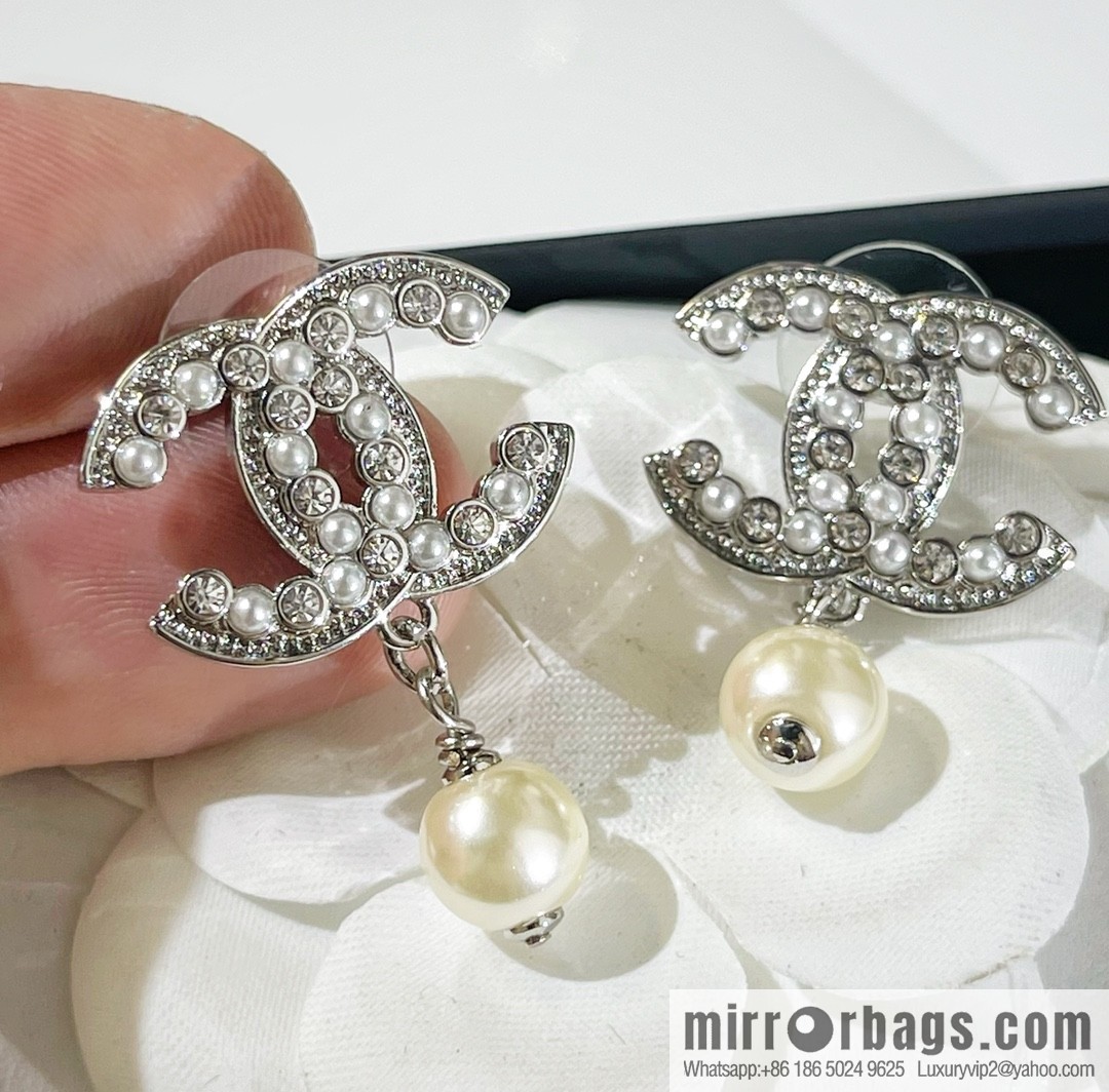 New ☑️ Chanel double c pearl stud earrings