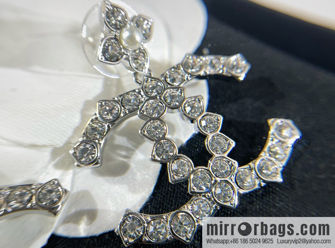 New ☑️ Chanel double c pearl four-leaf clover stud earrings