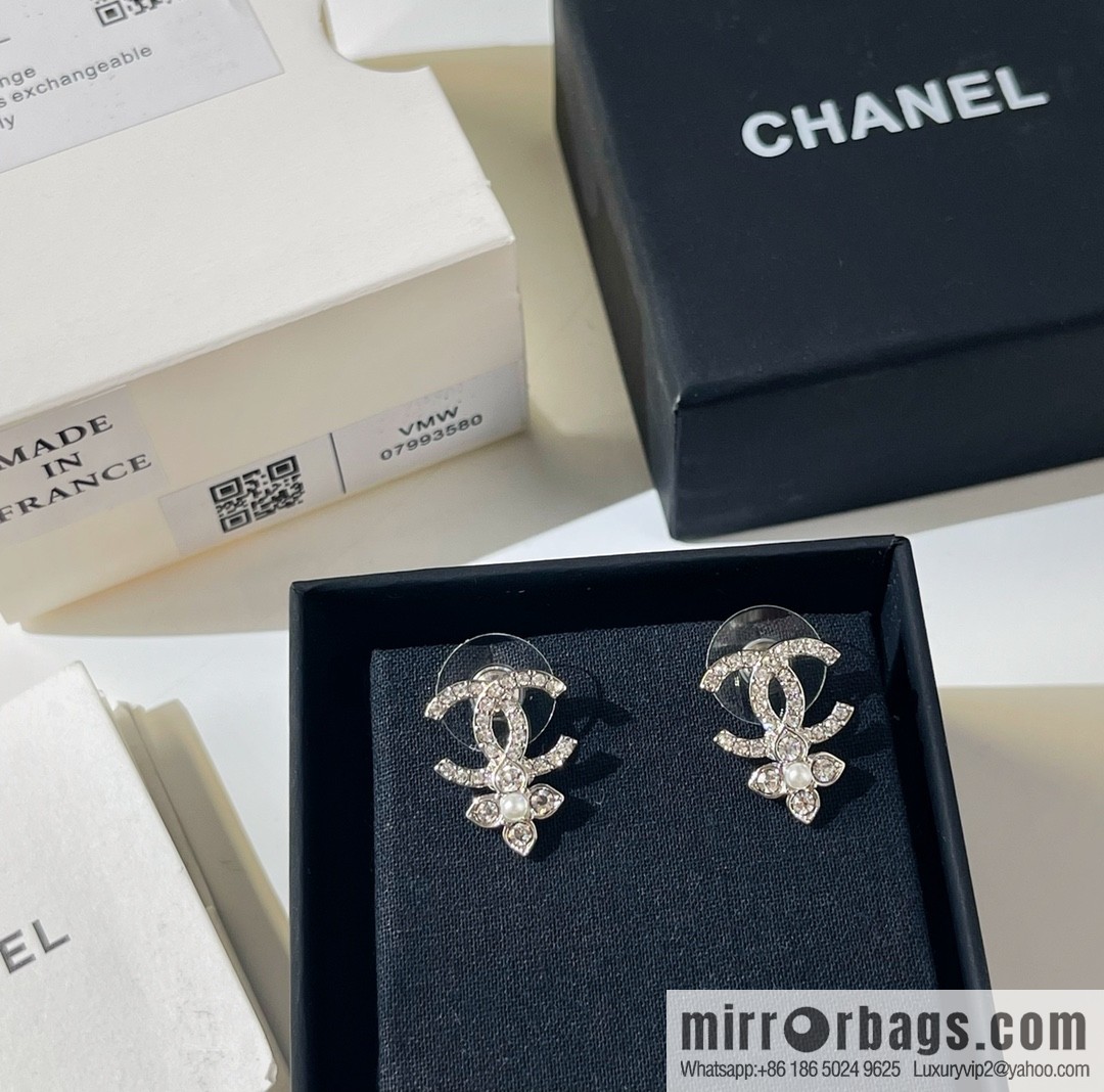 New ☑️ Chanel double c four-leaf clover pearl stud earrings
