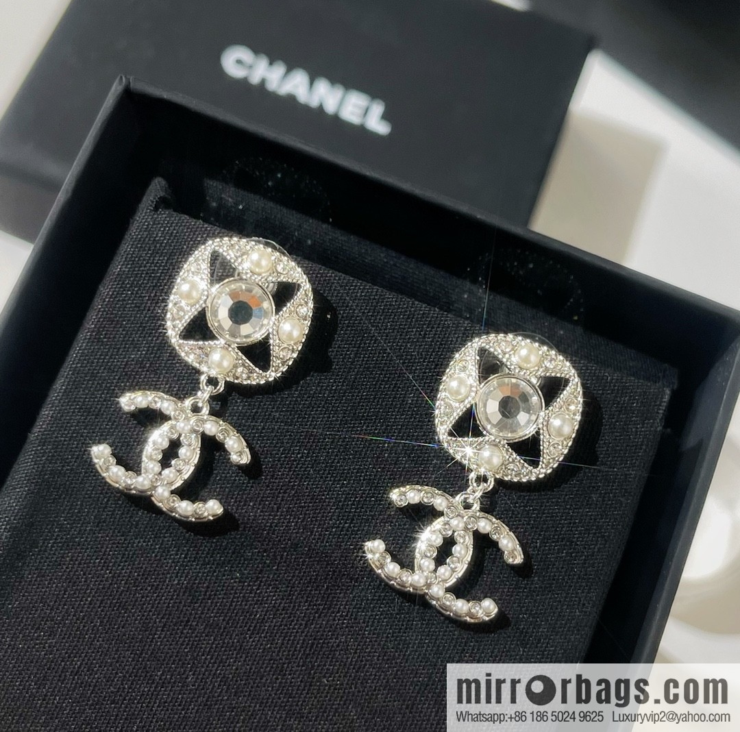 New ☑️ Chanel double c stud earrings