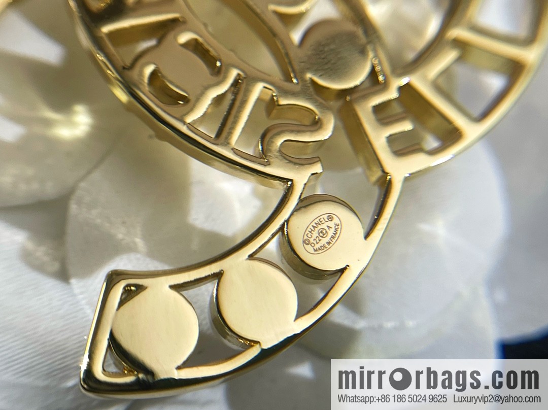 New ☑️ Chanel double c letter MADEM SELLE pearl brooch
