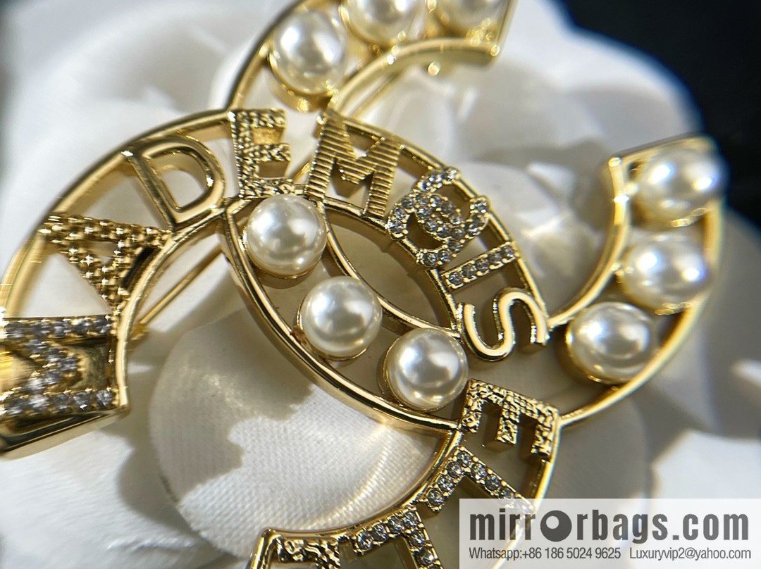 New ☑️ Chanel double c letter MADEM SELLE pearl brooch