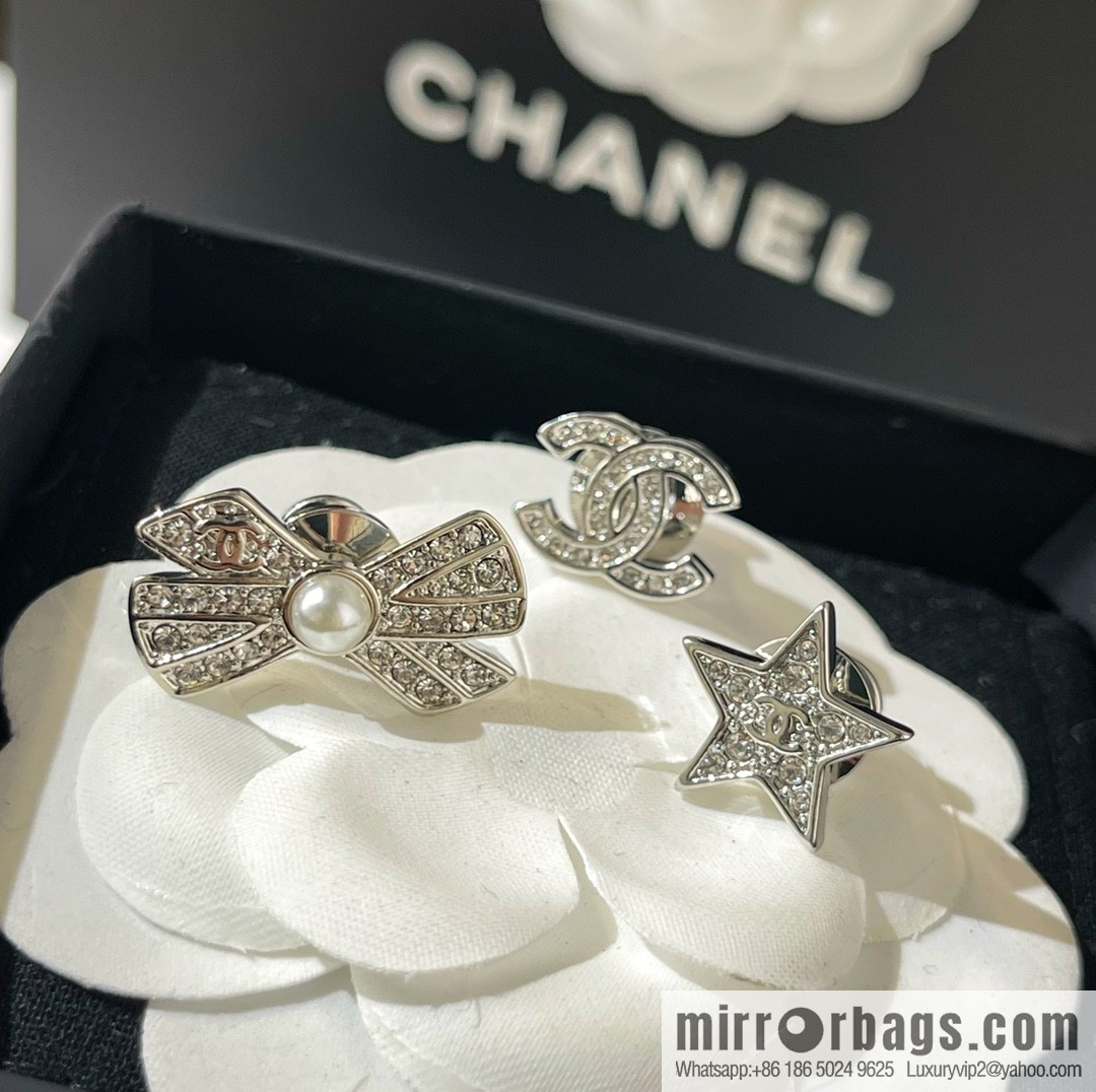 New ☑️ Chanel double c bow, pentagram brooch